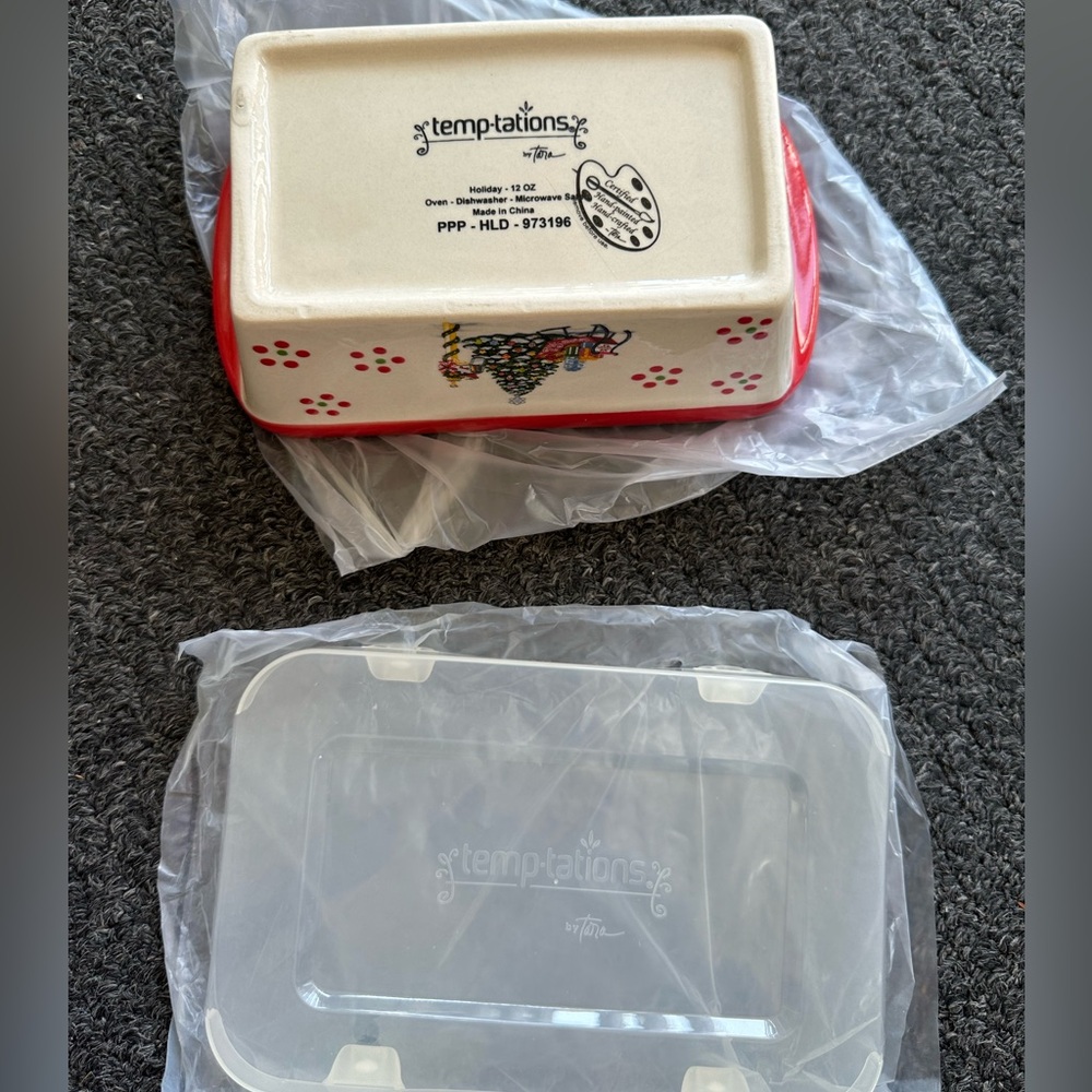 Temptations by Tara Mini Loaf Pan With Lid Features Christmas Tree - Picture 4 of 8